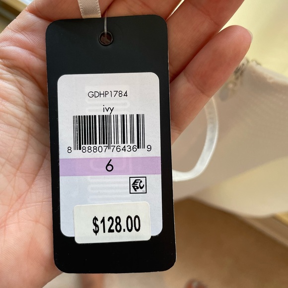 NWT Guess Dress - Picture 5 of 6